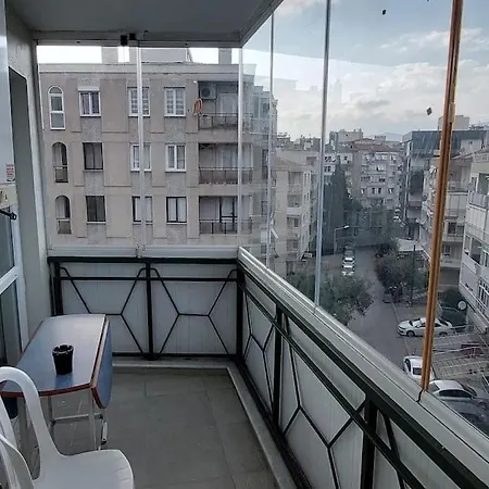 Metro Ve Universiteye Yakin Apartment