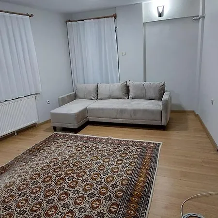 Metro Ve Universiteye Yakin Apartment